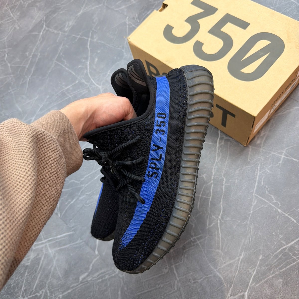 adidas Yeezy Boost 350 V2 Dazzling Blue (Size 12) (Lightly Worn)