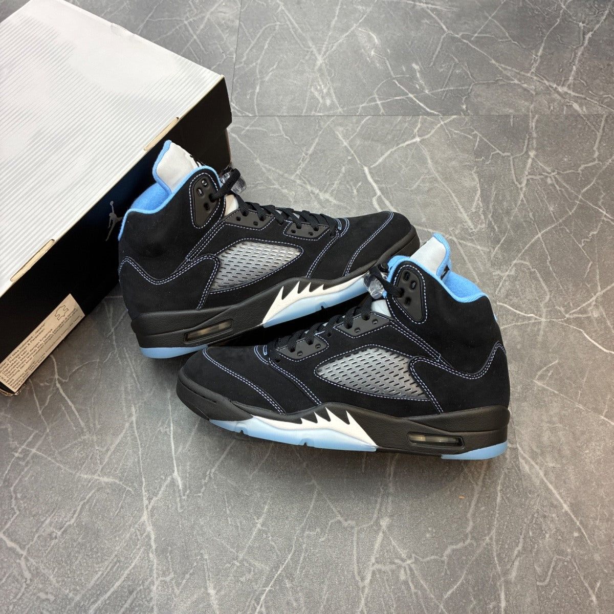 Jordan 5 Retro Black University Blue (2026) - Image 1