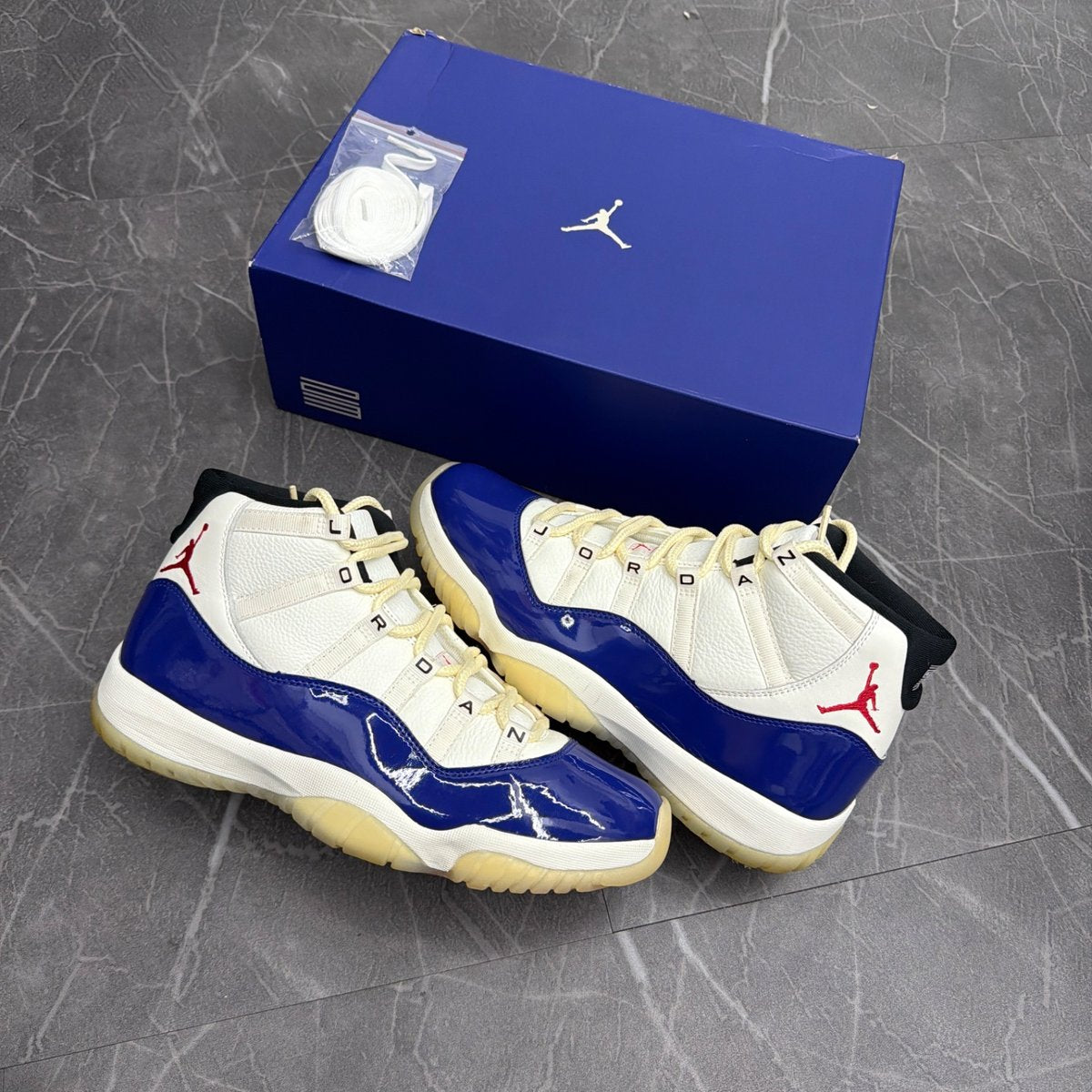 Jordan 11 Retro Rare Air (Size 10) (Lightly Worn)