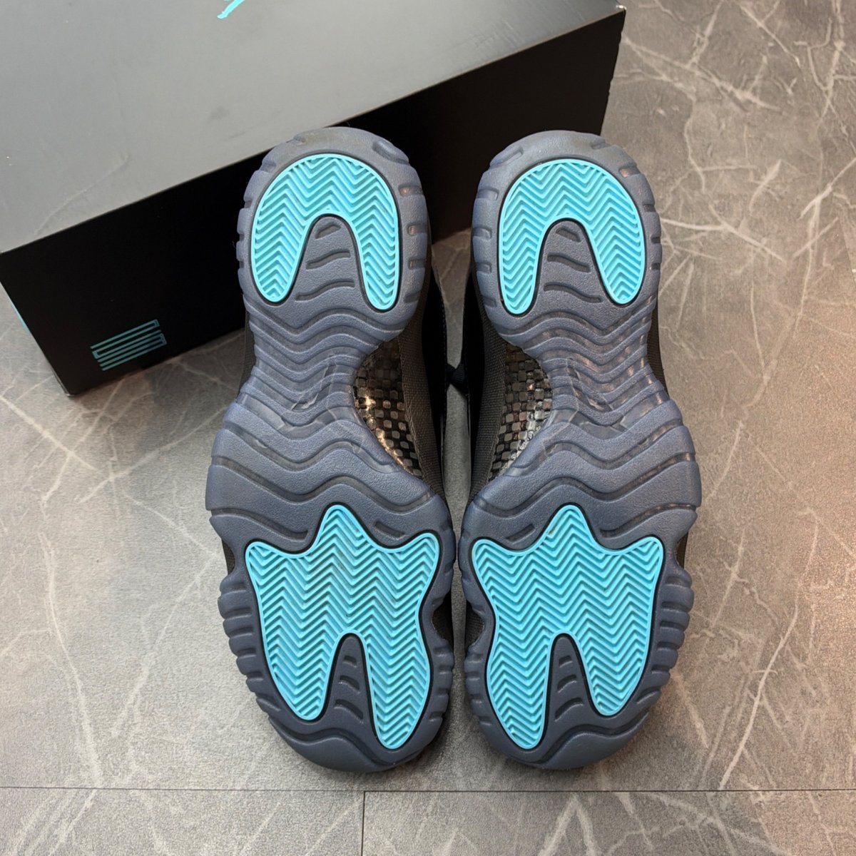 Jordan 11 Retro Gamma Blue (2025) (Size 9.5) (VNDS)