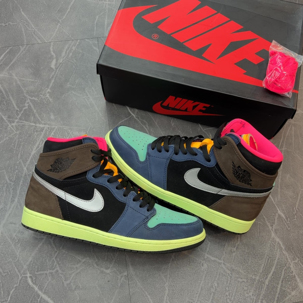 Jordan 1 Retro High Tokyo Bio Hack (Size 10.5) (Lightly Worn)