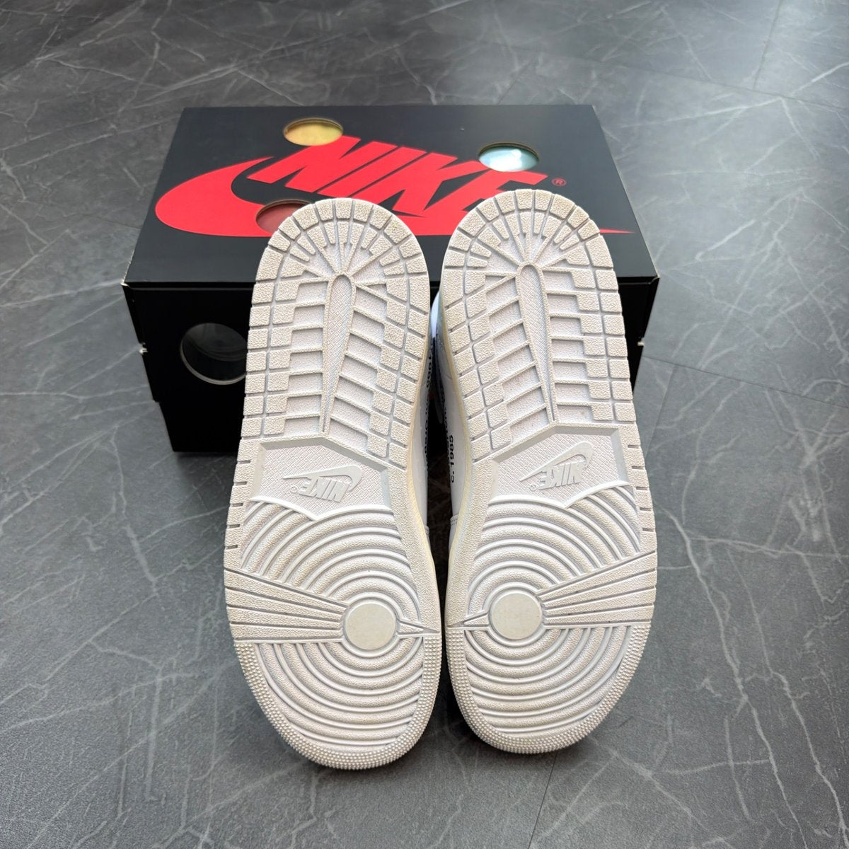 Jordan 1 Retro High Off-White Alaska - Image 4