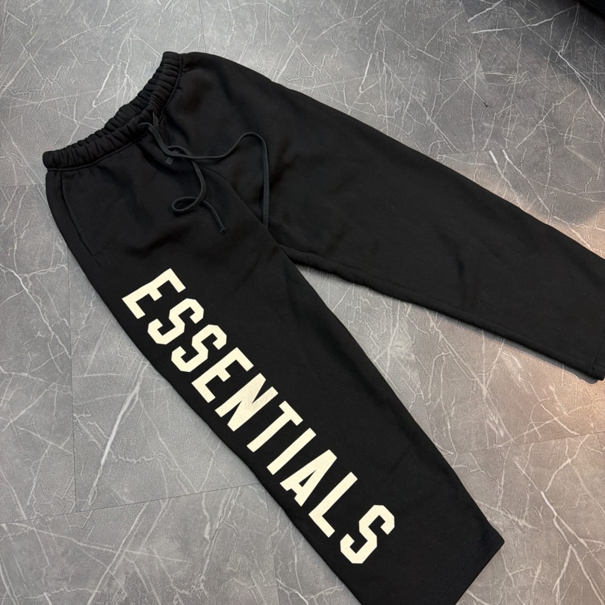Fear of God Essentials Fleece Relaxed Sweatpant Black (Size S) (Lightly Worn) - tag