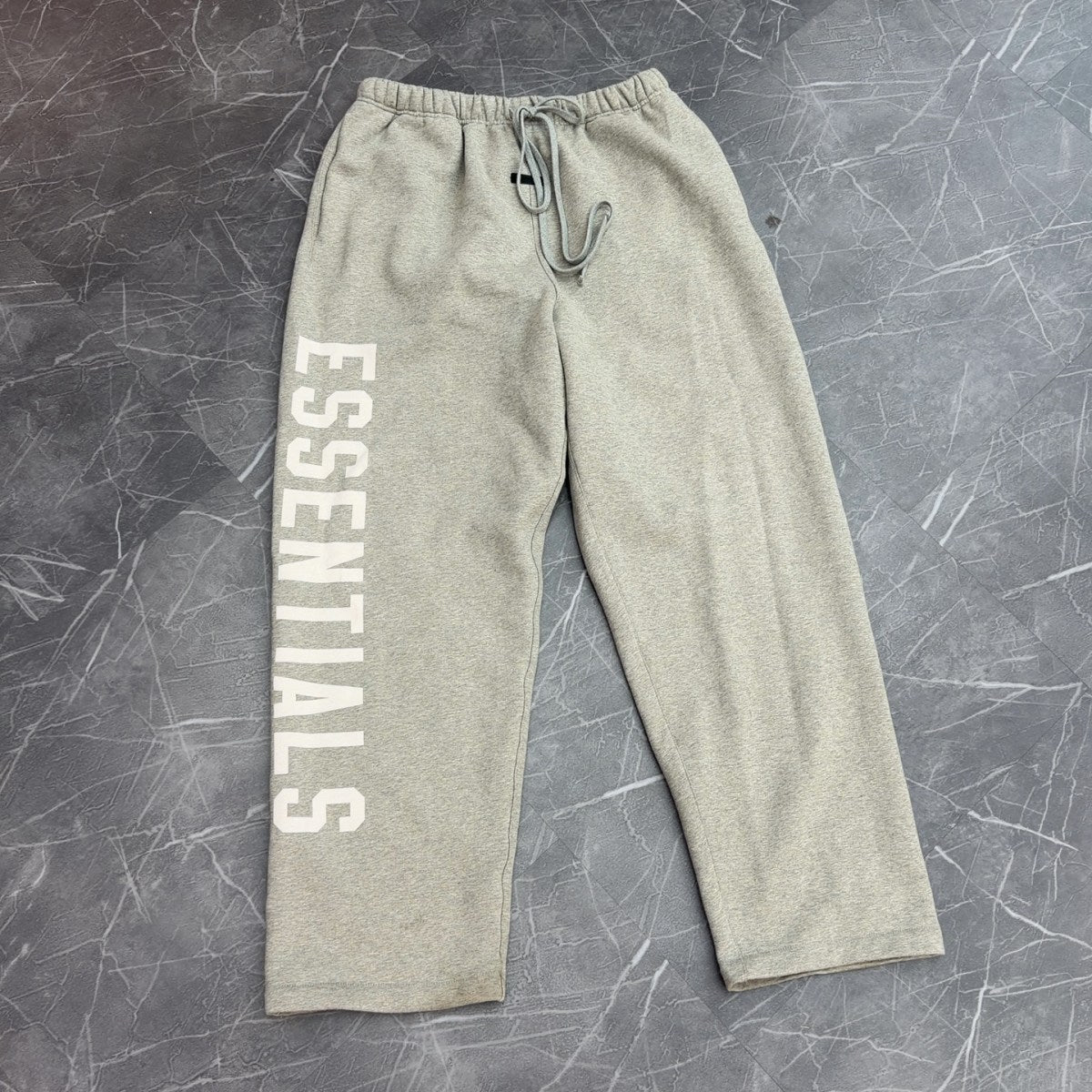 Fear of God Essentials Fleece Relaxed Sweatpant Dark Heather - Image 2