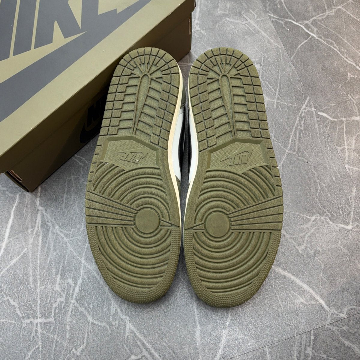 Jordan 1 Retro Low OG Medium Olive (Size 10.5) (VNDS)