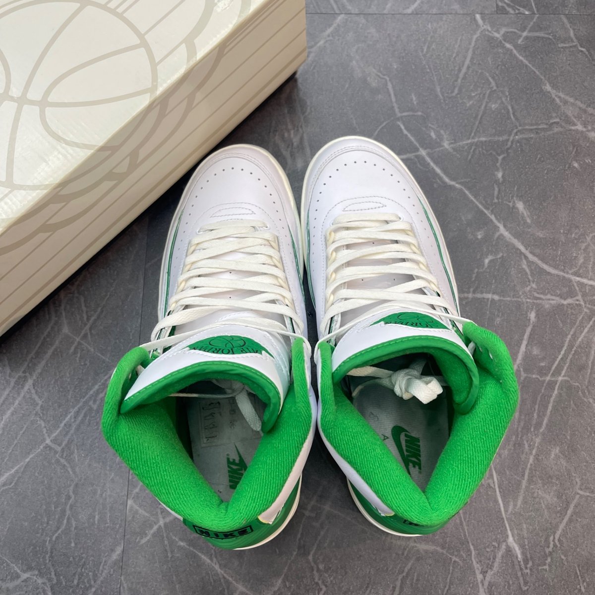 Jordan 2 Retro Lucky Green (Size 10) (Lightly Worn)