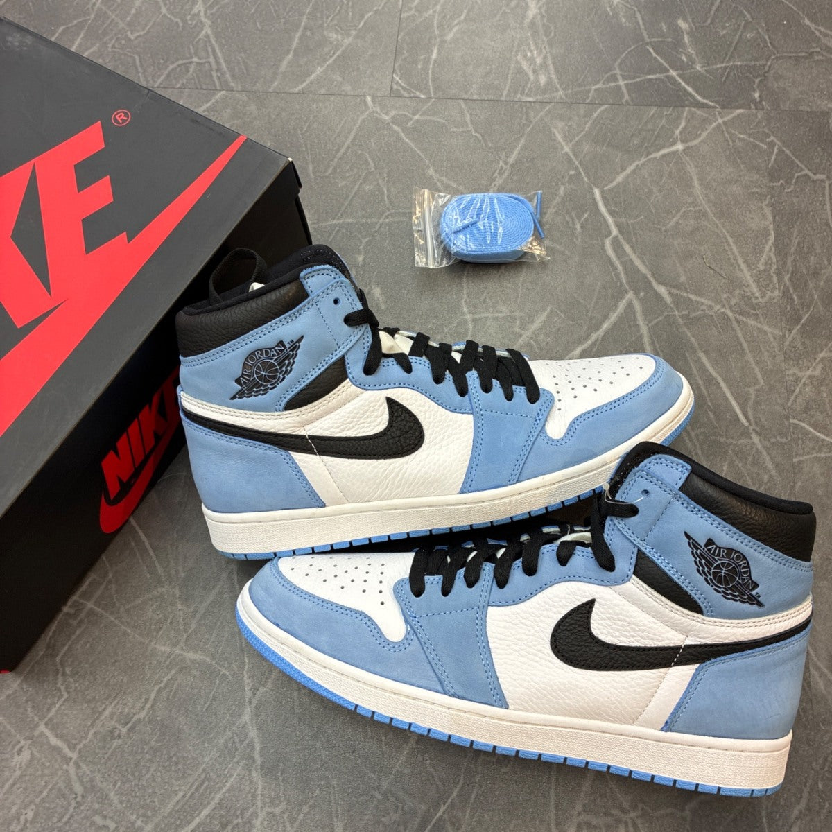 Jordan 1 Retro High OG University Blue - Image 1