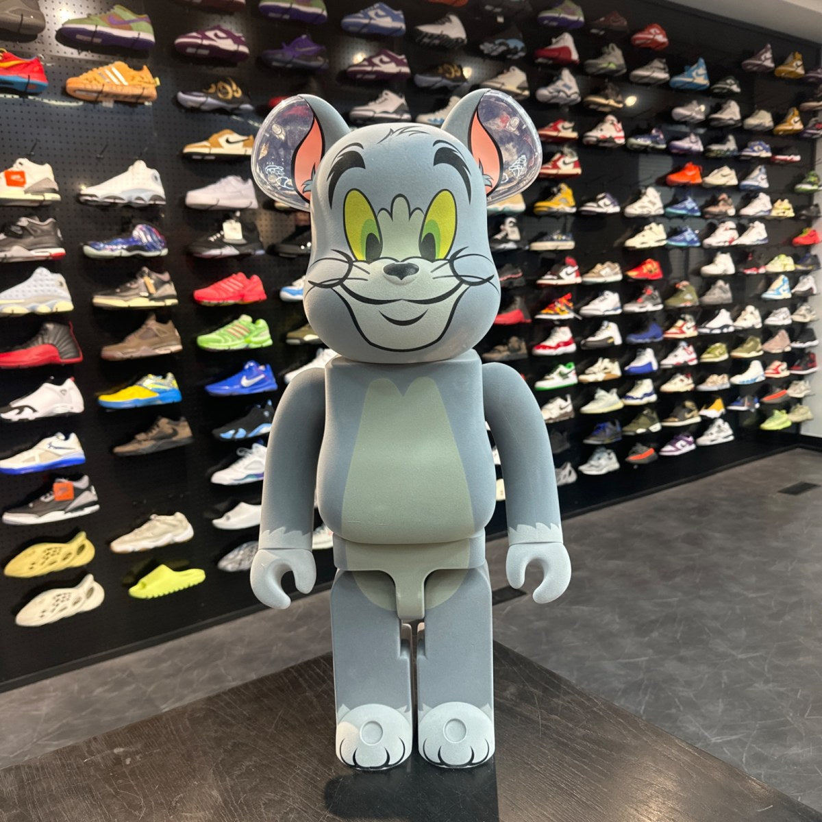 Bearbrick Tom and Jerry: Tom Flocky 1000% - Image 1