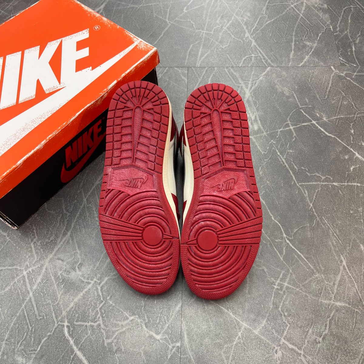Jordan 1 Retro High OG Chicago Lost and Found (Size 9.5) (Lightly Worn)