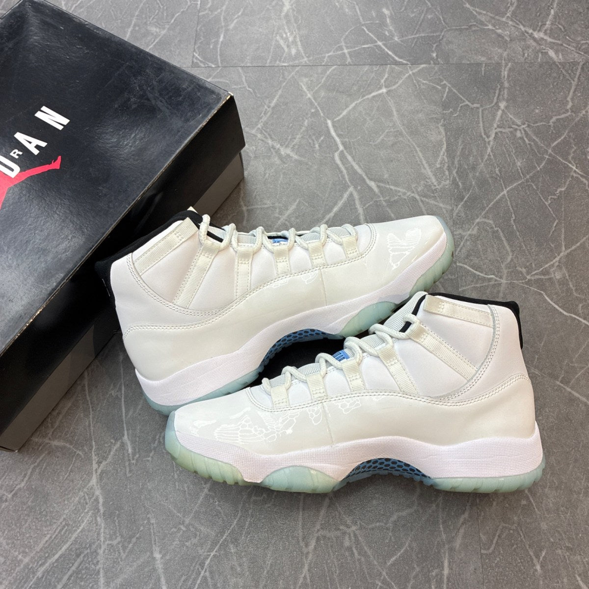Jordan 11 Retro Legend Blue (2024) - Image 3