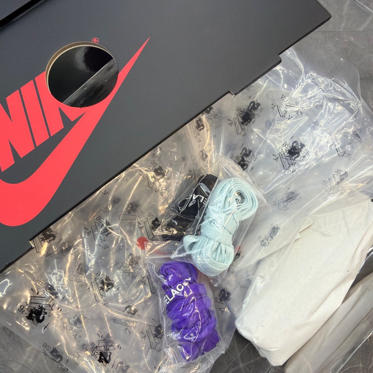 Jordan 1 Retro High Off-White Alaska - Image 5