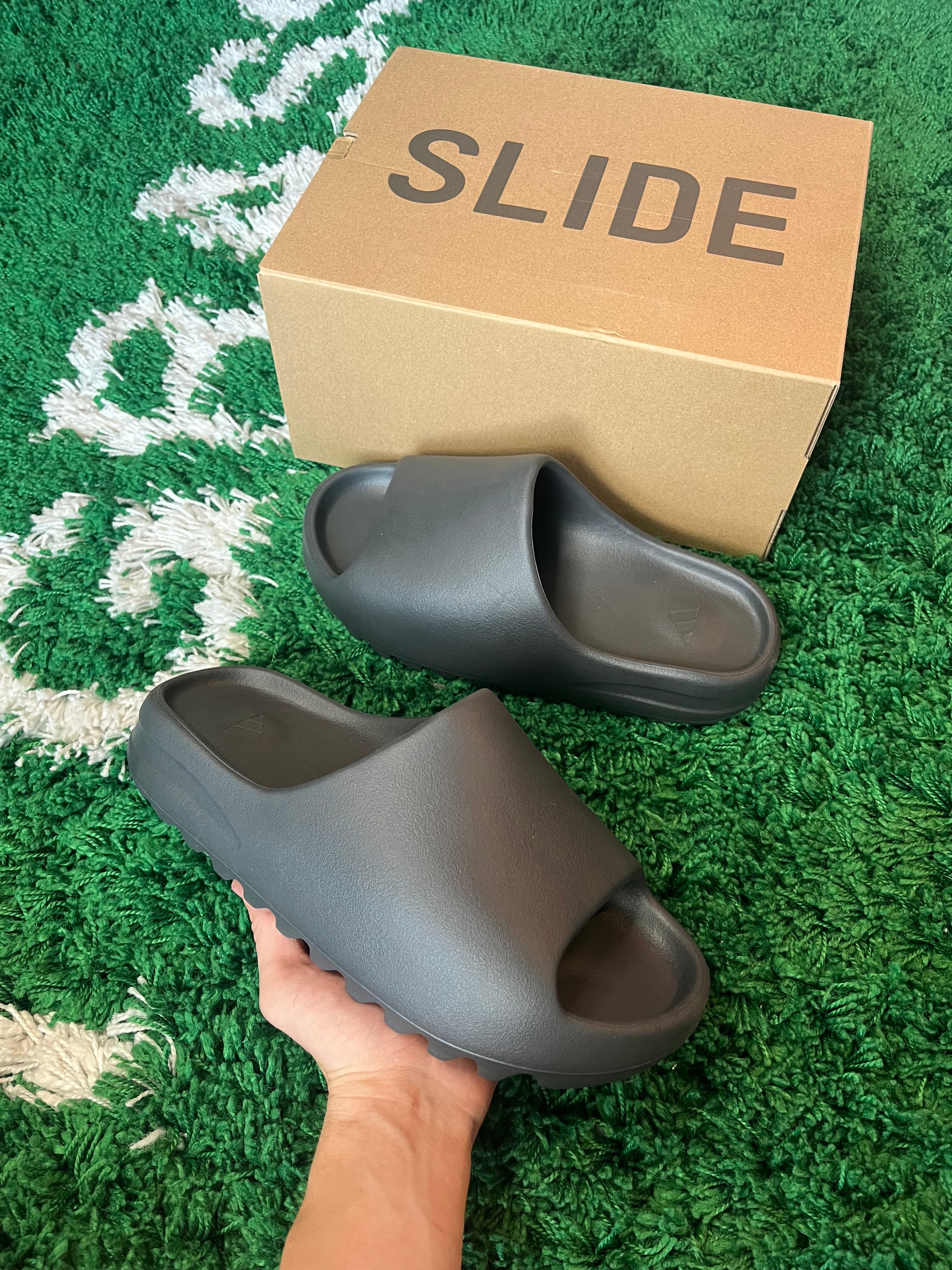 Yeezy Slide “Onyx”