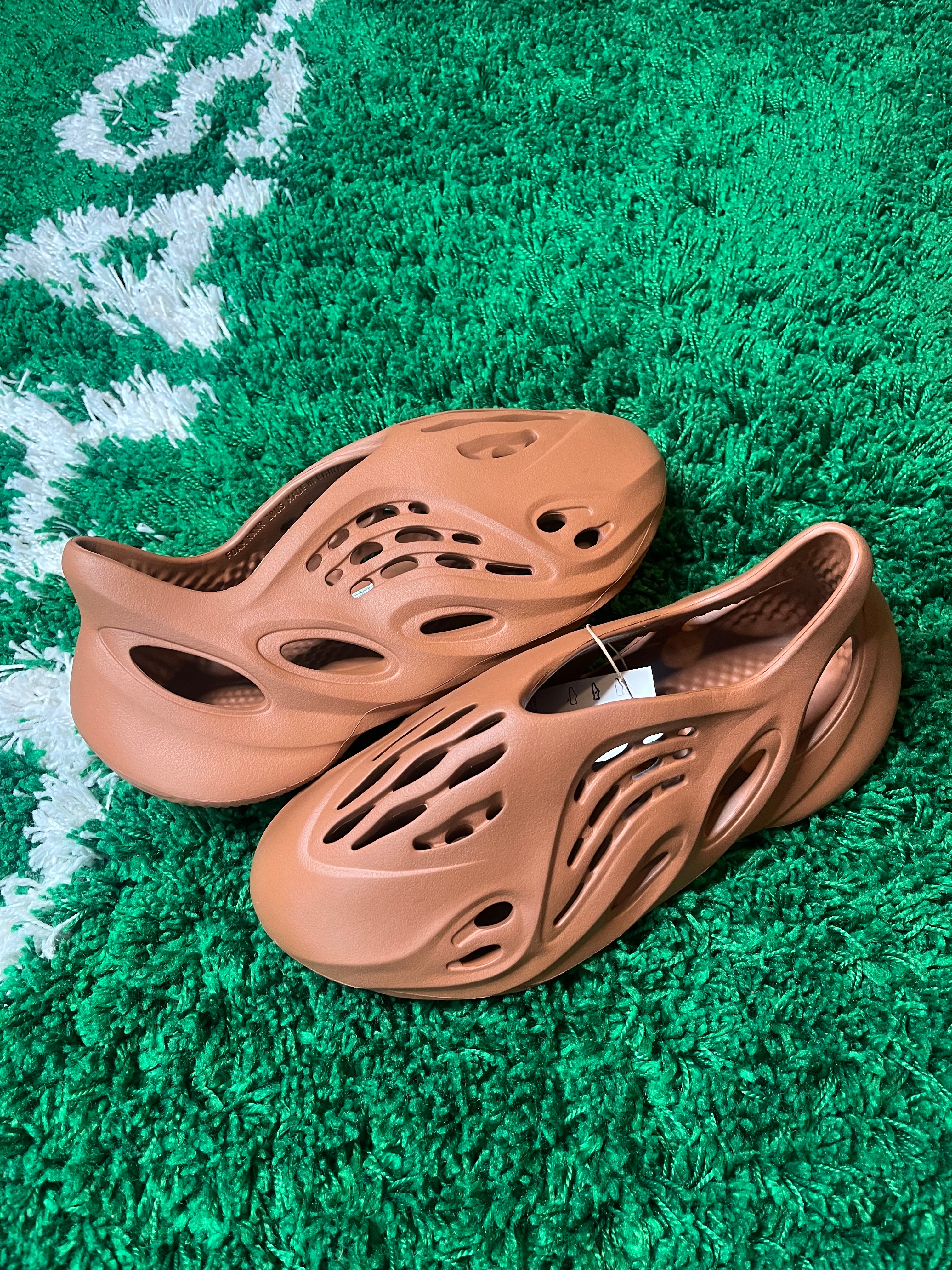 Yeezy Foam RNR “Clay Red”