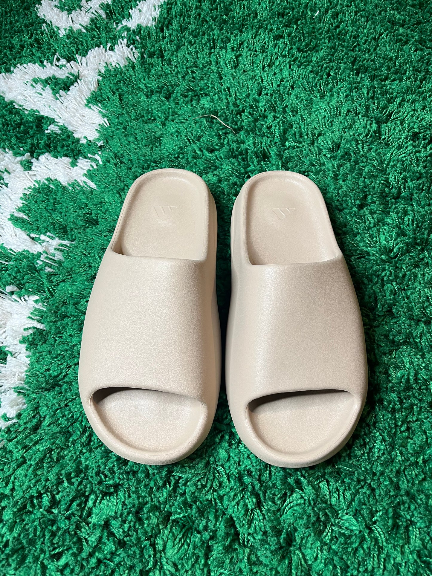 Yeezy Slide “Pure”