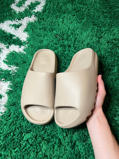 Yeezy Slide “Pure”