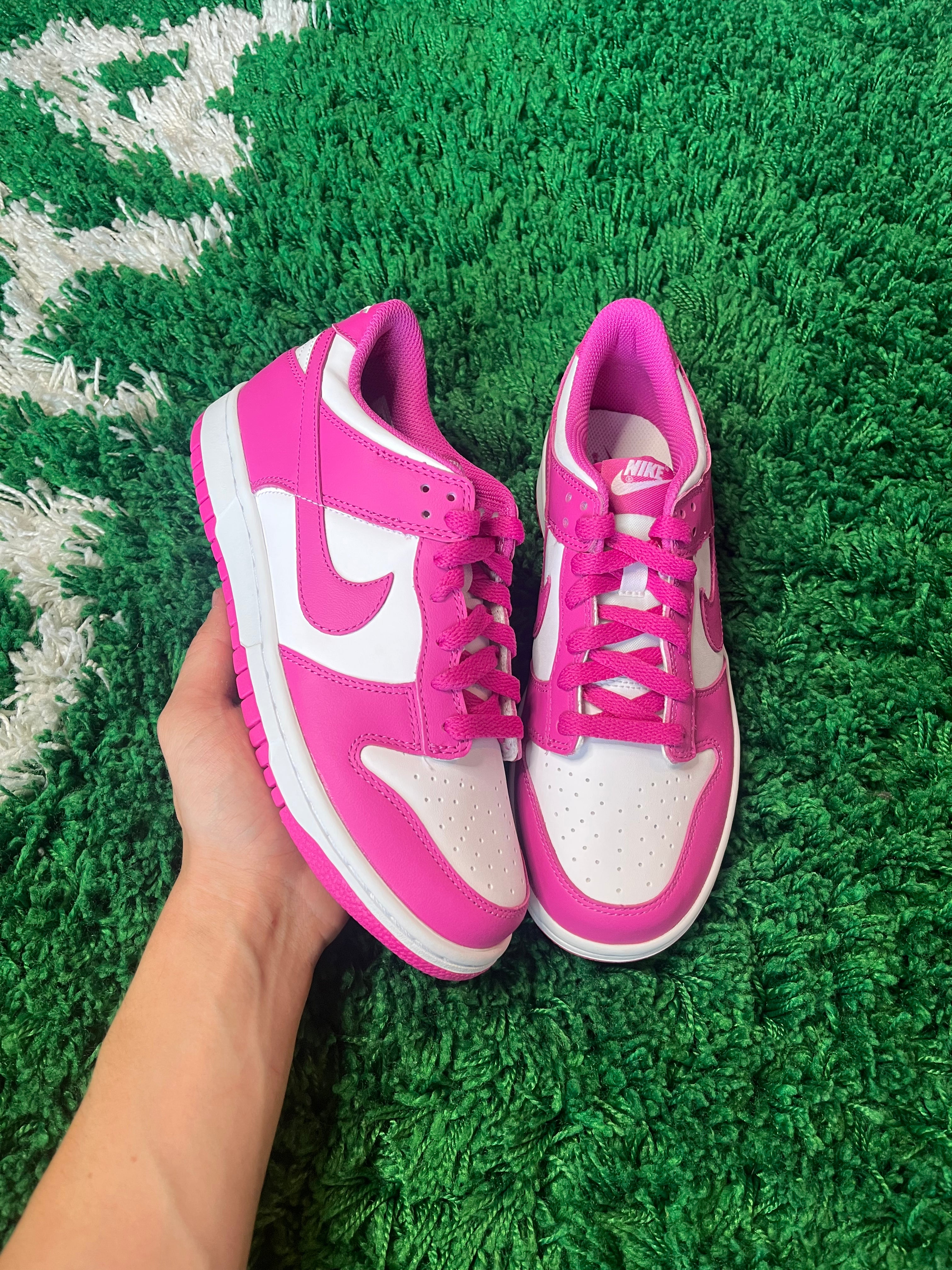 Nike Dunk “Active Fuchsia”