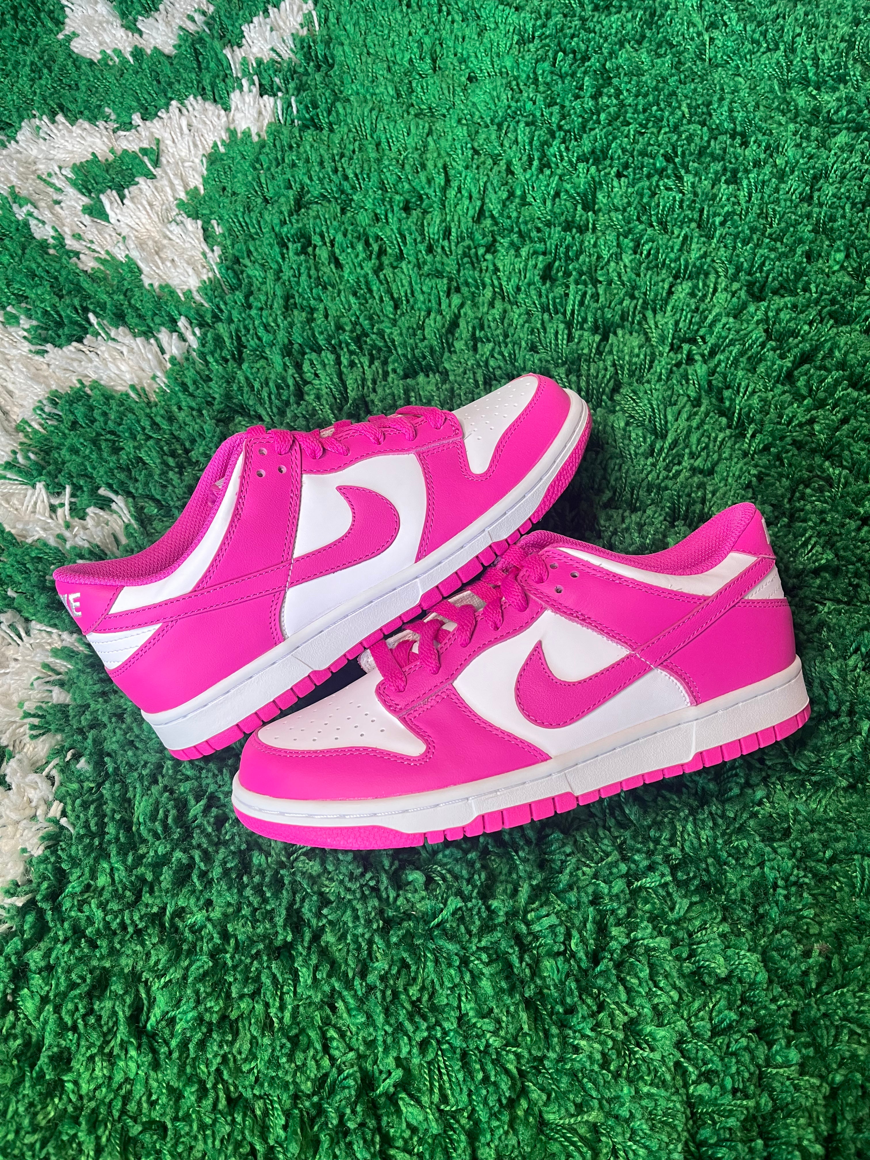 Nike Dunk “Active Fuchsia”